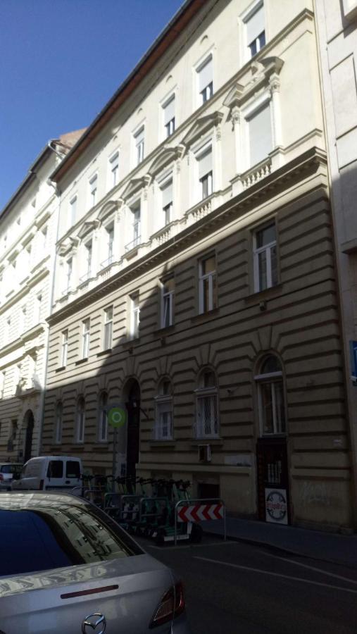 Апартаменты Rustic In The Jewish Quarter